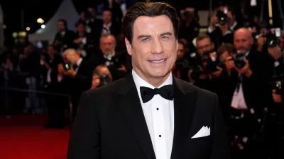 John Travolta à Cannes : ému aux larmes, l'icône de Grease et Pulp Fiction reçoit une Palme d'or d'honneur